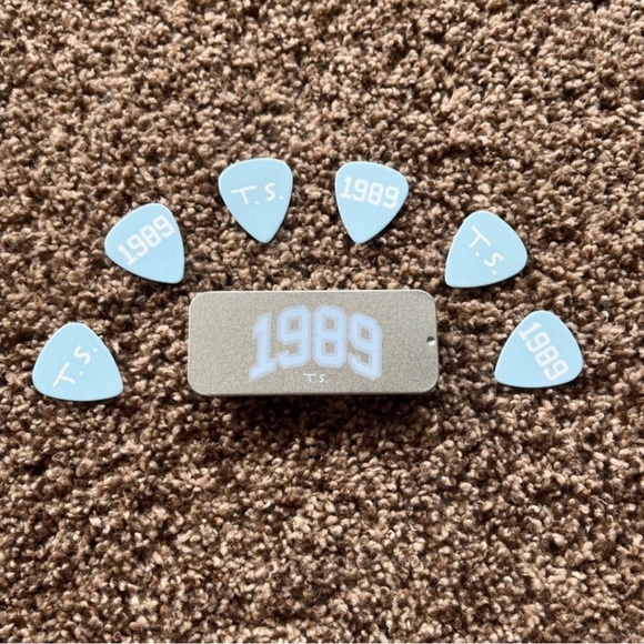 Taylor Swift Accessories - NEW Taylor Swift 1989 Guitar Pick Set